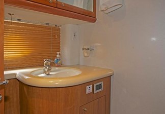 H 2 Group 21 75-1999-Sunseeker-Predator-21
