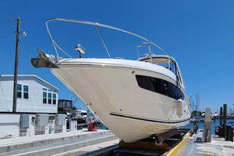 2016 Sea Ray 330 Sundancer 25 26