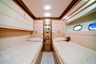 FERRETTI 881 31 