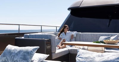 TWILIGHT 19 Main deck forward