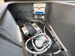 1998 Sea Ray 330 DA 29 