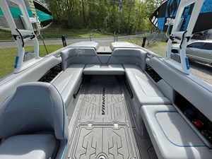 23' Moomba Mojo 5 