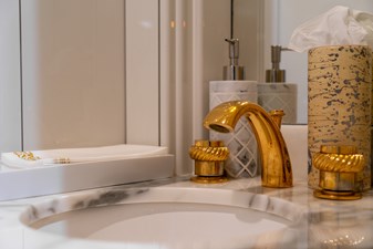 High Occupancy 86 164 OCEANFAST 1989 BATHROOM DETAIL 3