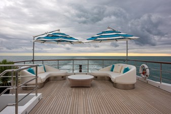 RHINO 48 49. Rhino sundeck 