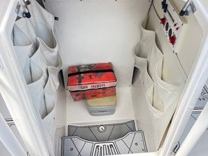 2019 WELLCRAFT 262F 5 05. Head Compartment