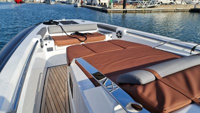 - 24 PIRELLI 42 Speedboat -  014