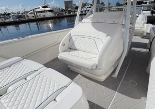 TALAN'T SHOW 7 Intrepid 40' 2021 ' Bow Lounge
