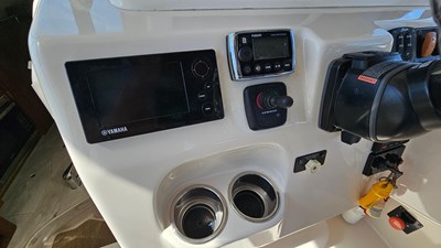 2016 Grady-White Express 330 28 