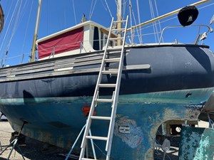 FAIRWAY 30 HAULED OUT