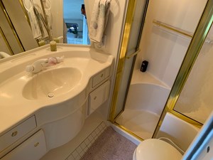 LUCHY 34 1995 SEA RAY 63 GUEST HEAD