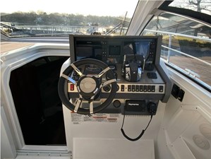 Cruisers Yachts 39 Express Coupe 23 24
