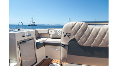 BAYLINER VR6 CUDDY 4 