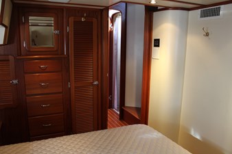 RED OCTOBER 56 Master built-in stowage