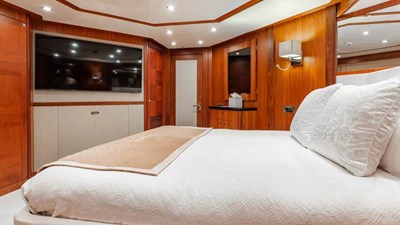 AQUARIUM 21 2009 Sunseeker 37 Metre Yacht