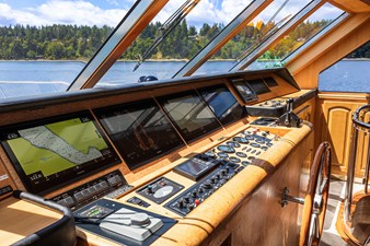 QUE SA-RAH SA-RAH 24 Pilothouse