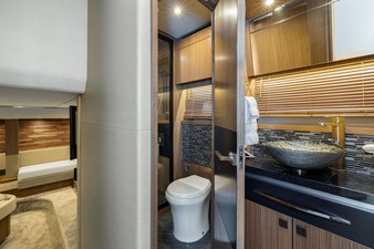 - 41 42_2018 59ft Sea Ray L590 Flybridge