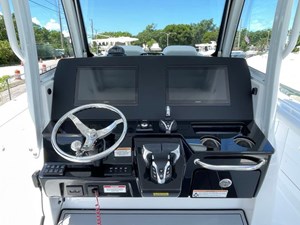 2025 Everglades 315CC 17 