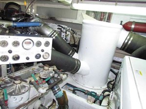 1990 Viking 52 Convertible Sportfish 26 27