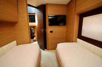 My Way 33 72 PERSHING 2009 GUEST CABIN 2
