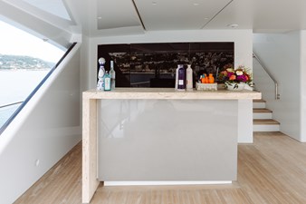 LOON 56 Loon 221' -  Bridge Deck Bar