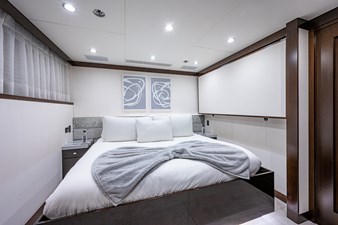 MISSING LINK 35 Forward Starboard Guest Stateroom