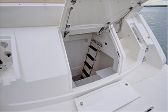 AQUASITION 35 AQUASITION Carver C52 Coupe