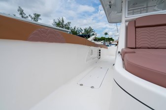 TWIN VEE 34 GFX 16 Stb Side Flooring