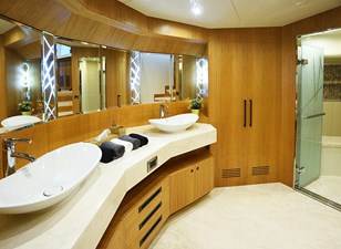 JOHNSON 93 OPEN BRIDGE 22 Master head with shower