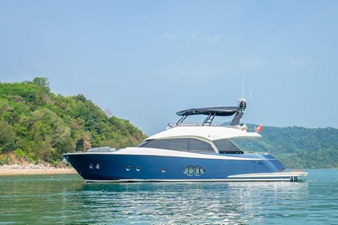 2012 Monte Carlo Yachts 65 MCY 34 35