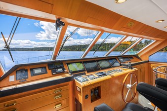 QUE SA-RAH SA-RAH 26 Pilothouse