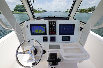 2012 Everglades 325 Center Console 23 