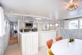 SOVEREIGN 22 Galley