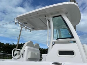 2023 Everglades 235CC 17 
