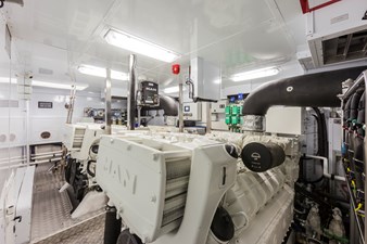 Dreamline 28 21 DREAMLINE 28 ENGINE ROOM