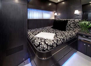 JOHNSON 80’ SKYLOUNGE W/FISHING COCKPIT  4 Port cabin