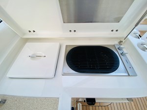 ESSENCE 52 53_2010 60ft Sunseeker Predator ESSENCE