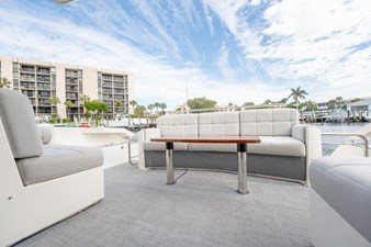 IT'S FOR YOU TOO 27 Aft Deck Seating & Matching Carpet