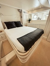 LAZIZA 23 Owners Cabin