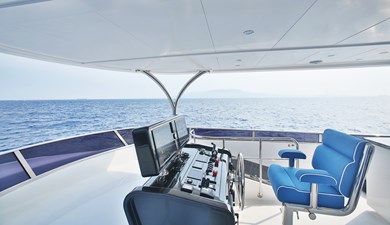 JOHNSON 80' FLYBRIDGE W/HYDRAULIC PLATFORM  41 Helm