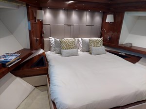 Sunseeker 86 Yacht 21 Master cabin