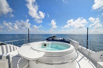 DANIELLE 48 049 Flybridge Jacuzzi