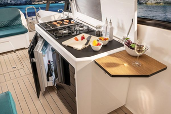 2023 Bavaria Vida 33  7 8