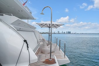 95 Raised Pilothouse 104 95' Azimut-73