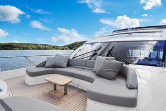 Princess S72 (S72515) 62 Foredeck