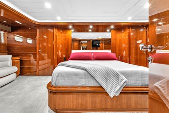 Ferretti Yachts Custom Line 94 68 