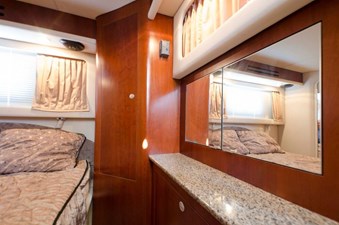 - 11 39-2004-Sea-Ray-Motor-Yacht-18