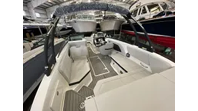2024 Sea Ray SPX 230 Outboard 9 
