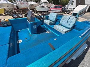 17' RANGER 1986 COMANCHE SERIES 330V 9 