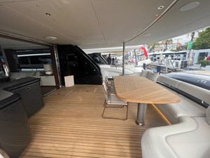 LEILANI 21 Princess Y95 Main Deck Cockpit