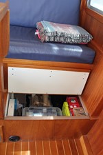 RED OCTOBER 37 Pilot house stowage